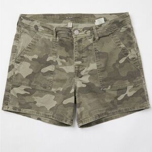 Camo Utility Women’s Shorts - Olive Camo